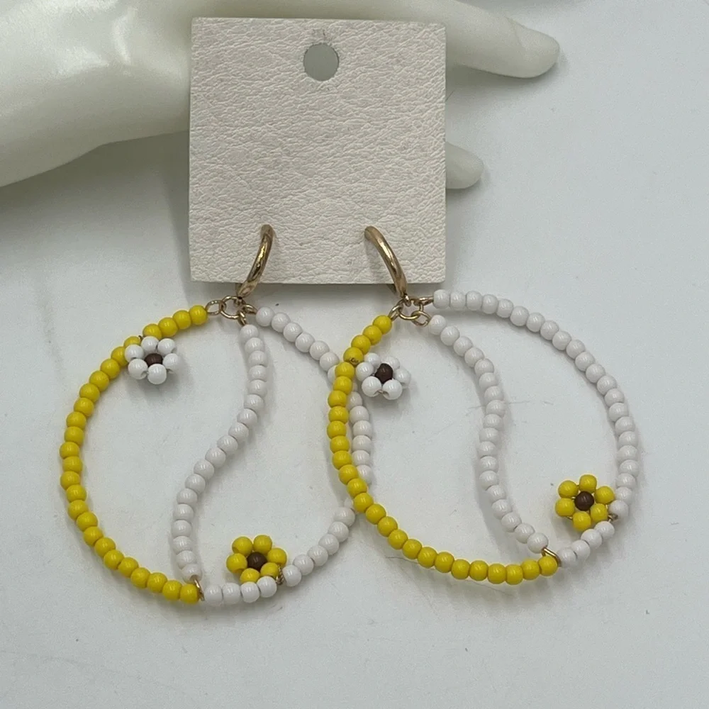 FREE PEOPLE AMONG THE WILDFLOWERS HOOP YIN AND YANG YELLOW/WHITE EARRINGS